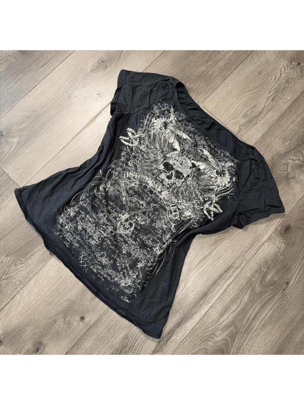 2000s Hot Topic Skull Wings Graphic Tee